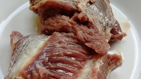 Fresh beef meat on a white serving plate, emphasizing natural ingredients. 库存影片 336060243