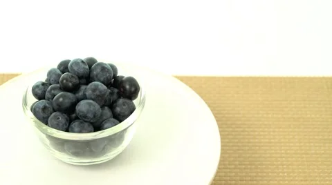 Fresh Blueberries in rotating bowl Video stock 59708952