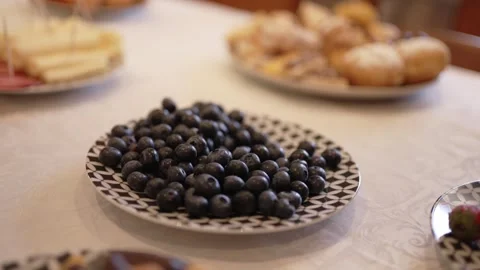 Fresh blueberries served on a patterned plate at a breakfast table Video stock 302958999
