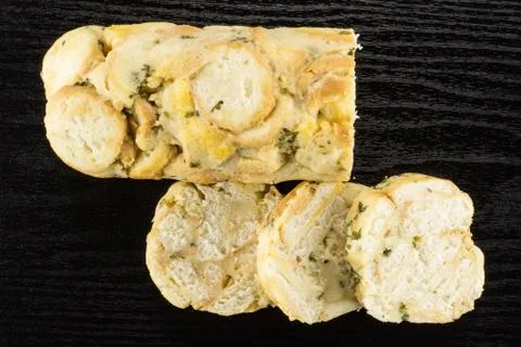 Fresh boiled Carlsbad bread dumpling on black wood Foto stock