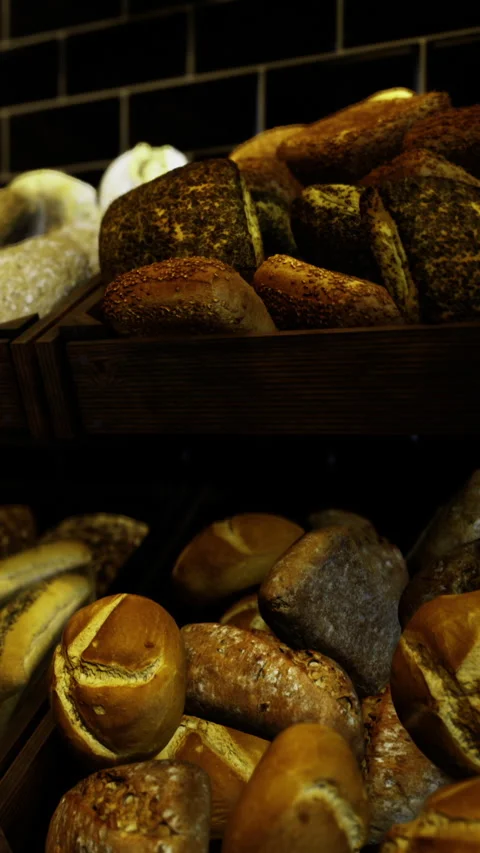Fresh bread displayed in a bakery at night for customers to choose 스톡 동영상 331669017