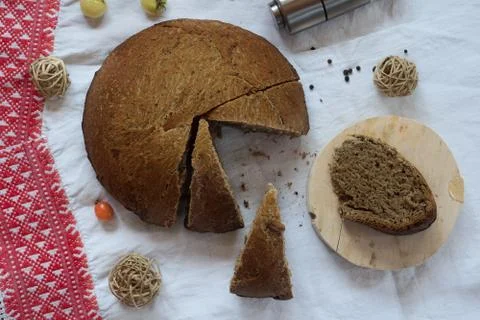 Fresh bread  on  rustic  tablecloth Foto stock