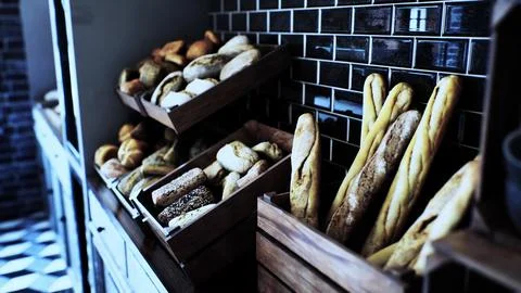 Fresh bread on shelves in bakery 库存插图