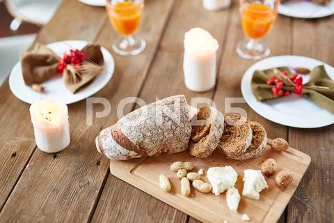 Fresh bread sliced on cutting board Stock Photos