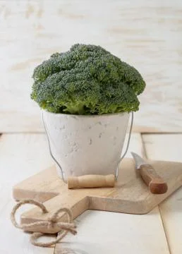 Fresh broccoli in a ceramic pail Stock Photos