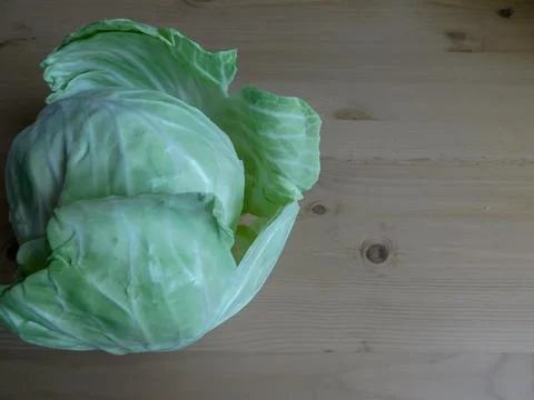 Fresh Cabbage on a wooden rustic table. Copy space. Healthy food. Raw Vegetab Foto stock