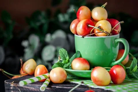 Fresh cherry in a Cup on a dark rustic wooden table. Background with space for Foto stock