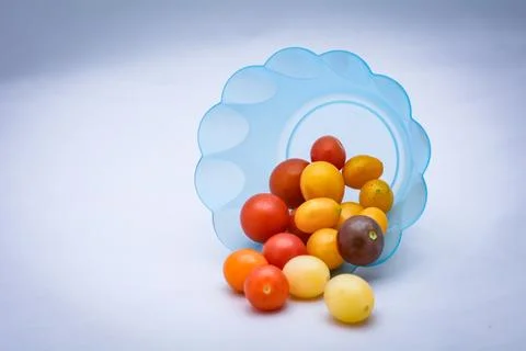 Fresh Cherry Tomatoes on White Studio Background Foto stock