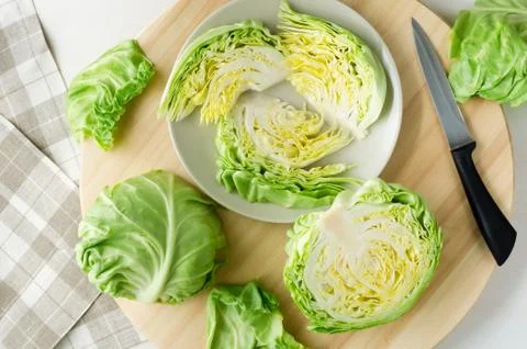 Fresh chopped head of cabbage Foto stock