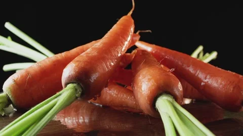 Fresh clean carrots close-up on a dark background Vídeos de archivo 131969413