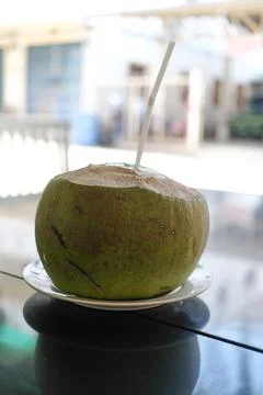 Fresh Coconut Drink on a Cafe Table Stock-Fotos