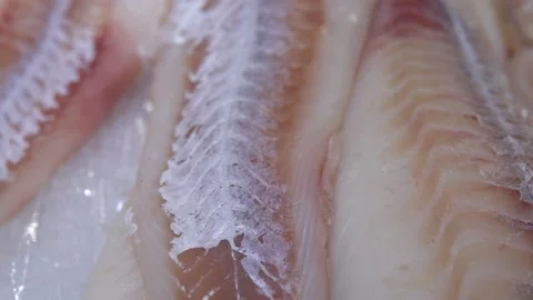 Fresh cod fillet lying on ice in a supermarket 스톡 동영상 165110136