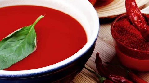 Fresh cold tomato soup 库存影片 78772776