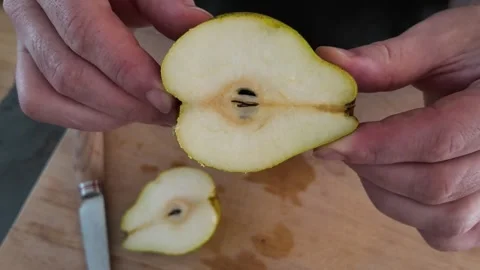 Fresh Comice pear half showing interior Vidéo 347011914