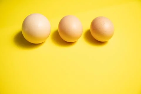 Fresh Easter Eggs on a Yellow Background. Happy Easter Stock-Fotos