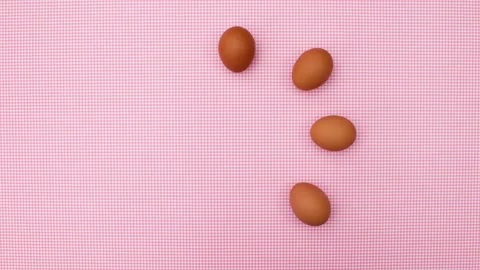 Fresh eggs appear in circle on pink theme. Stop motion Stock-Footage 149319153