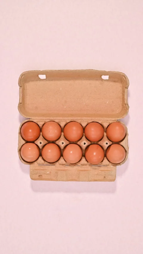 Fresh eggs moving in paper basket on pink background. Vertical Stop motion Stock Footage 283265730
