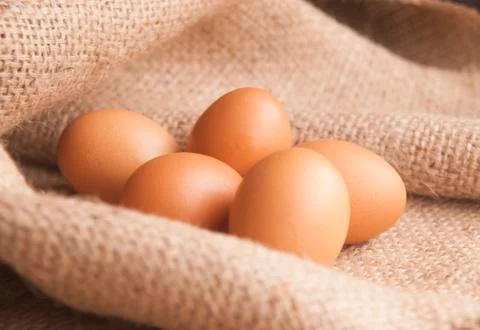 Fresh Eggs prepare on gunny-bag ,ready for cooking Stock-Fotos