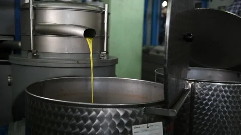 Fresh extra virgin olive oil falling in recipient, zoom in Stock Footage 140218227