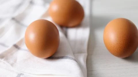 Fresh farm eggs in the kitchen Foto stock