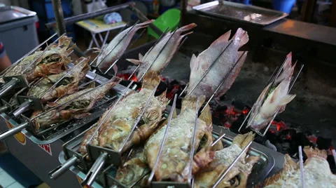 Fresh Fish Grilled Over Fire In Bangkok Thailand 스톡 동영상 30367619