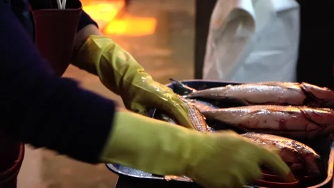 Fresh fish gutting process at fish market Stock Footage 205467796