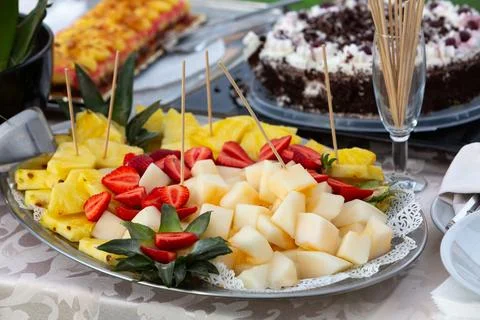 Fresh fruit platter with melon, pineapple, and strawberries Foto stock
