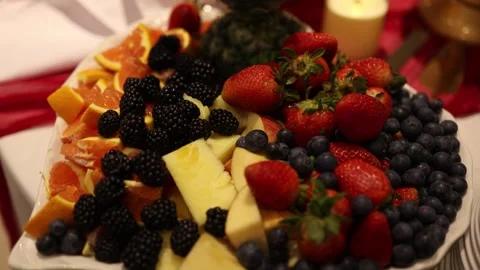 Fresh fruit platter with mixed berries and pineapple 库存影片 337659405