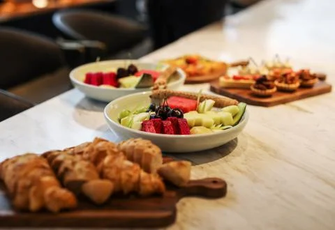 Fresh fruit served on table close-up photo. Stock-Fotos