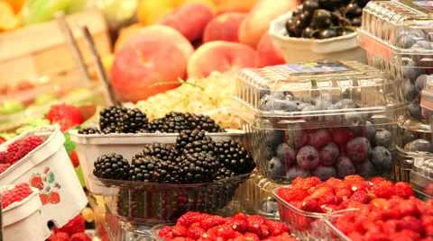 Fresh fruit at the store Stock-Footage 32401892
