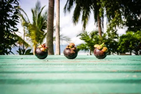 Fresh fruits on the table. Close to the beach. Good breakfast at the morning. Foto stock