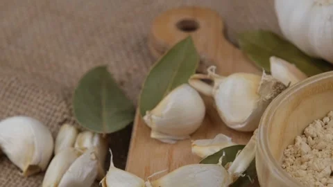Fresh garlic rotating 스톡 동영상 246406345