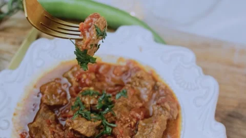 Fresh garnished dish view: showing tender beef in tomato sauce Video stock 342199949