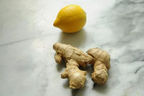 Fresh ginger root and lemon Foto stock