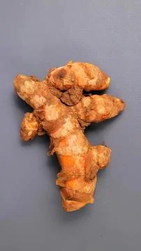 Fresh ginger root on gray surface for cooking or health Foto stock