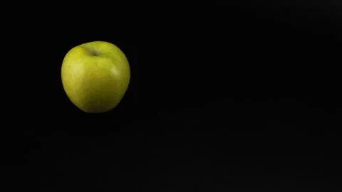 Fresh green apple on a black background Stock-Footage 331661132