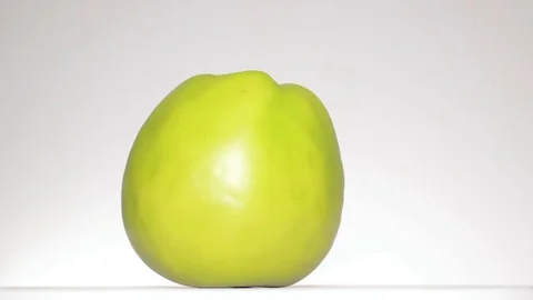 Fresh green apple, isolated Vidéo 84186826