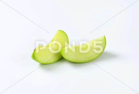 Fresh green apple wedges - studio shot Stock Photos
