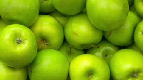 Fresh green apples displayed at fruit market 動画素材 340483593