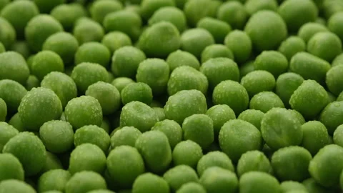 Fresh green peas rotating close up Stock-Footage 135380685