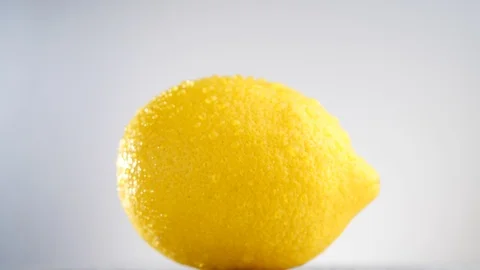 Fresh lemon rotation on white background, Lemon with dripping water Stock-Footage 126953223