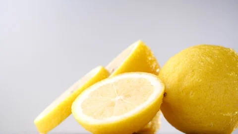 Fresh lemon slice rotation in slow motion on gray background Stock-Footage 126953227
