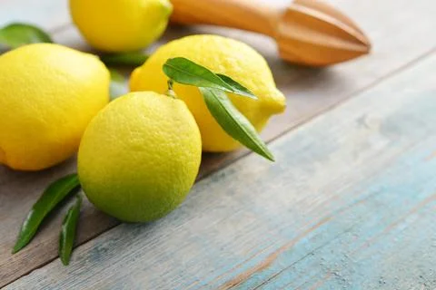 Fresh lemons with leaves Stock Photos
