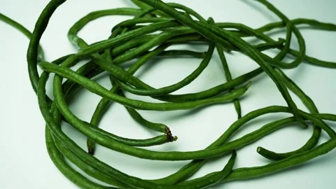 Fresh Long Green Beans on Light Background, A bunch of long, green, slender.. Vidéo 305044920