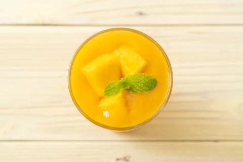 Fresh mango smoothies Foto stock
