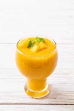 Fresh mango smoothies Foto stock