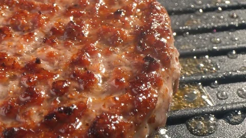 Fresh meat cutlets in a frying pan grill Video stock 115773208