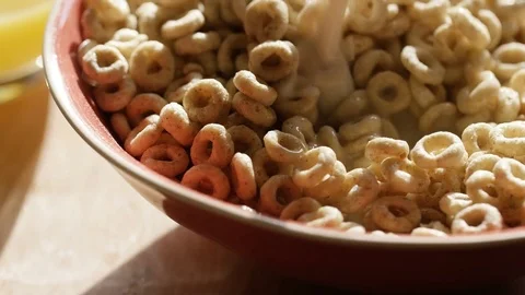 Fresh milk being poured onto breakfast cereal in the morning, in slow motion Vidéo 74431585