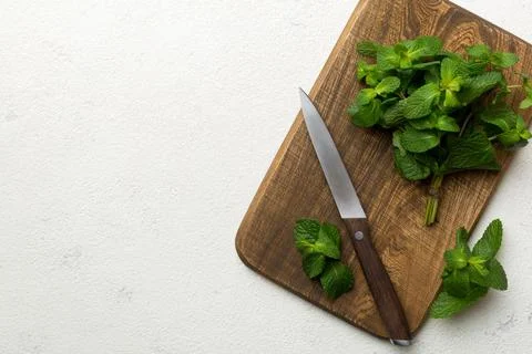 Fresh mint on Cutting board table, top view. Flat lay Space for text Stock Photos