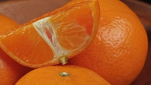 Fresh orange on black background. Vidéo 344093373